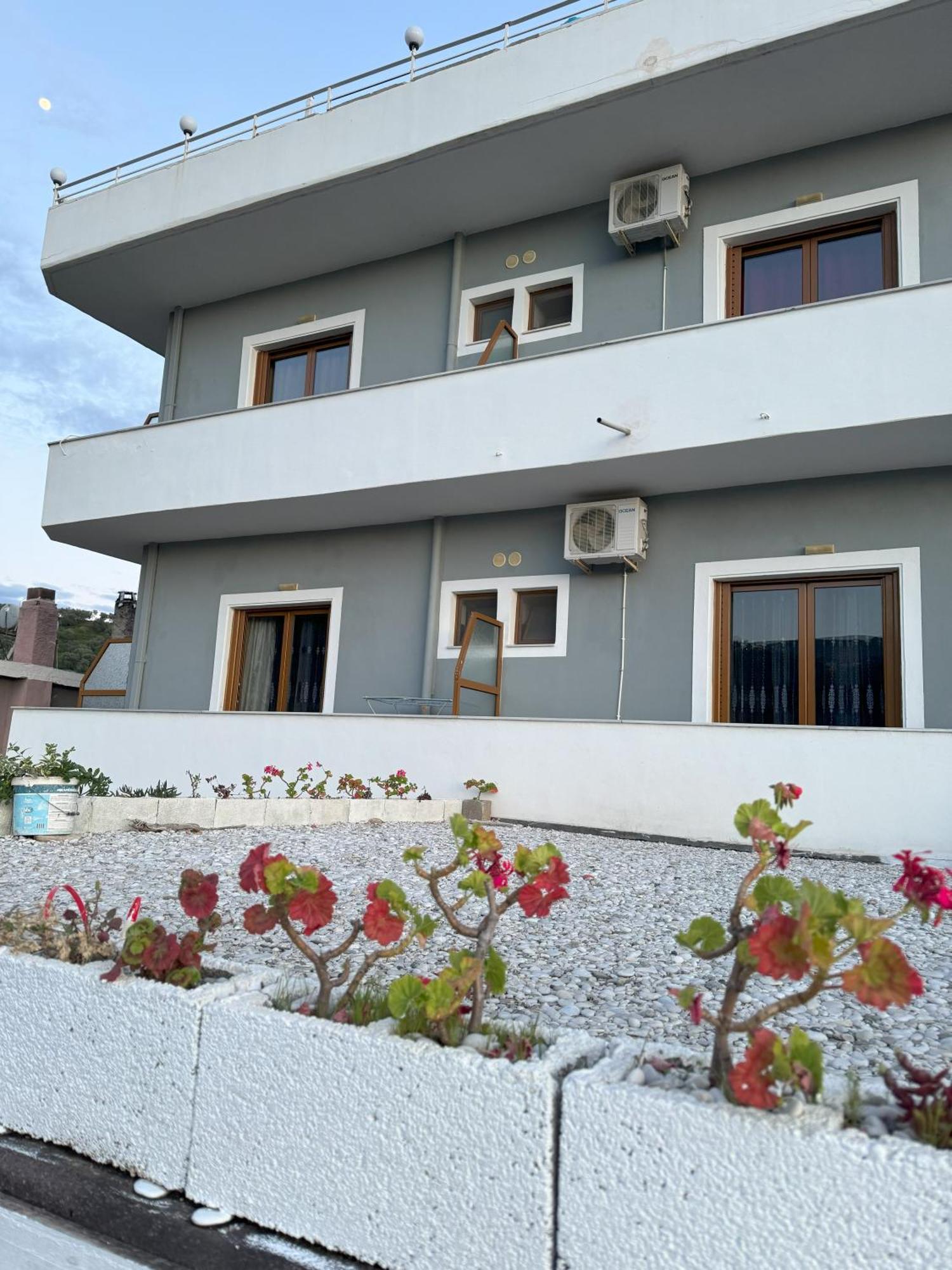Adrian Agustin Rooms Lukove Exterior photo